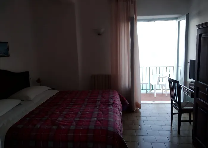 Al Mare Hotell 3*