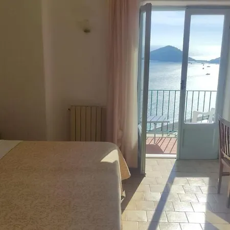 Al Mare Hotell 3*